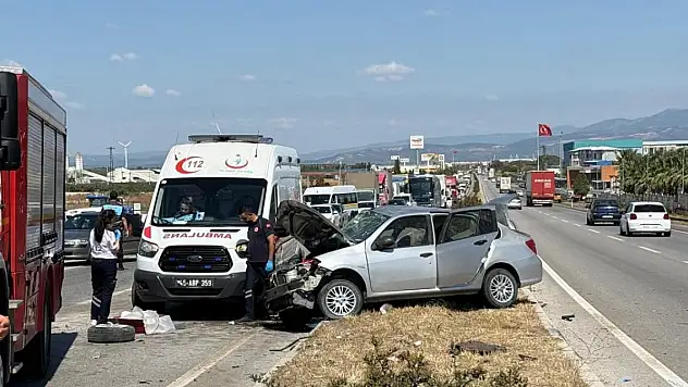 Lastiği patlayan otomobil zincirleme kazaya yol açtı: 1 ölü, 3 yaralı