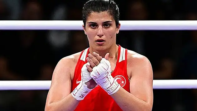 Busenaz Sürmeneli, Dünya Boks Şampiyonası'nda çeyrek finale çıktı