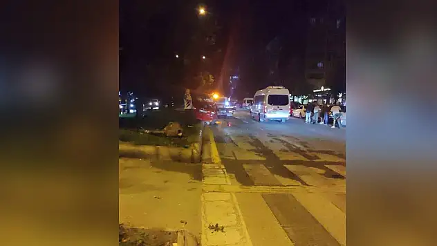Alkollü sürücü yayalara çarptı: 1 ölü, 1'i ağır 2 yaralı