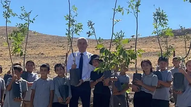 Konya Karapınar'da '100 Öğrenci 100 Fidan' etkinliği