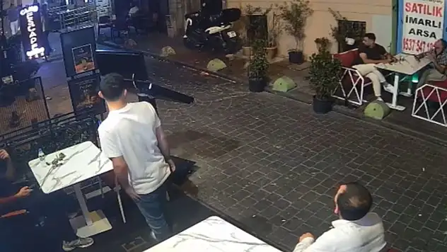 Motosiklete önce çorba döktü sonra tekme attı