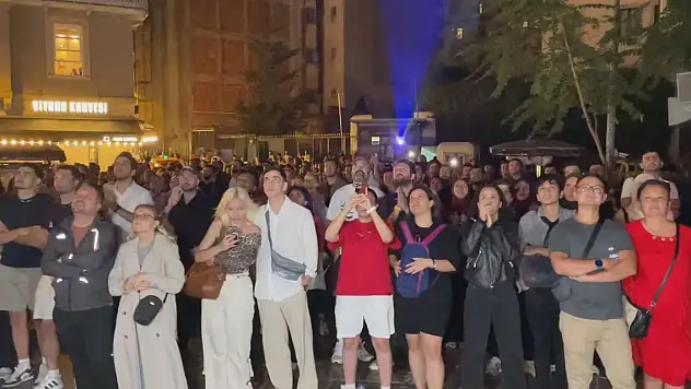 12 Dev Adam'ın final mücadelesi Galata Kulesi'ne yansıtıldı