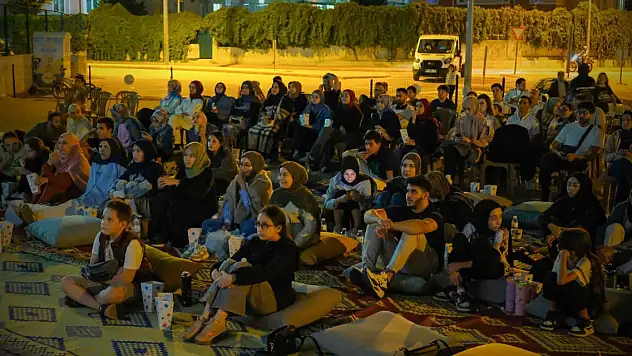 Konya'da yıldızların altında sinema keyfi
