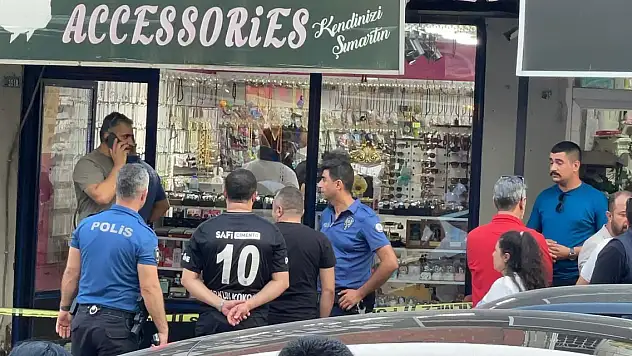 Takı dükkanının kadın sahibi ve 1 kişi iş yerinde ölü bulundu