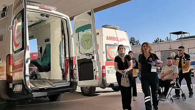 İki otomobil kafa kafaya çarpıştı: 4 yaralı