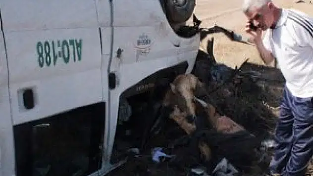 Cenaze aracı ile otomobil çarpıştı: 1 ölü, 3 yaralı