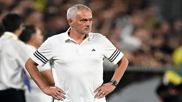 Fenerbahçe'den ayrılan Jose Mourinho, Benfica ile anlaştı