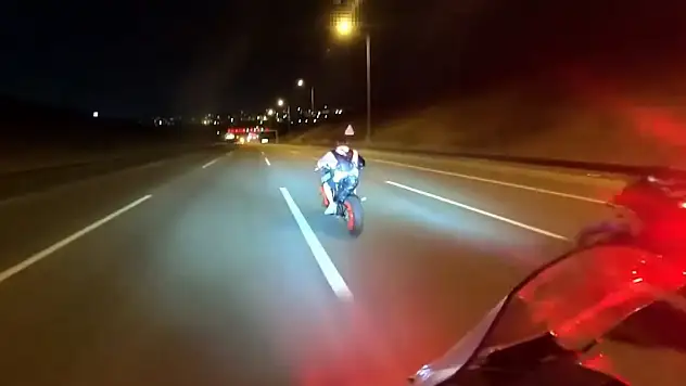 Cebeci Tüneli bağlantı yolunda trafik güvenliğini tehlikeye düşüren 17 motosiklet sürücüsü yakalandı