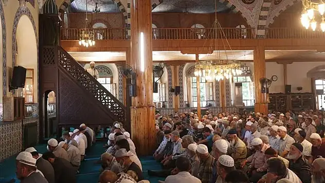 Konya'da Cuma namazı saat kaçta? İşte Cuma hutbesinin konusu (19 Eylül 2025)