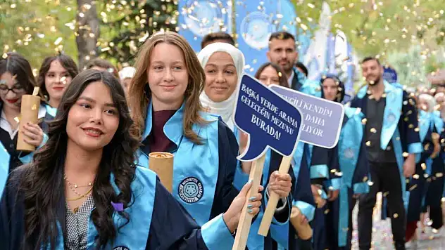 NEÜ'de 'Bölüm birincileri mezuniyet ve geleceğe mesaj töreni' coşkusu
