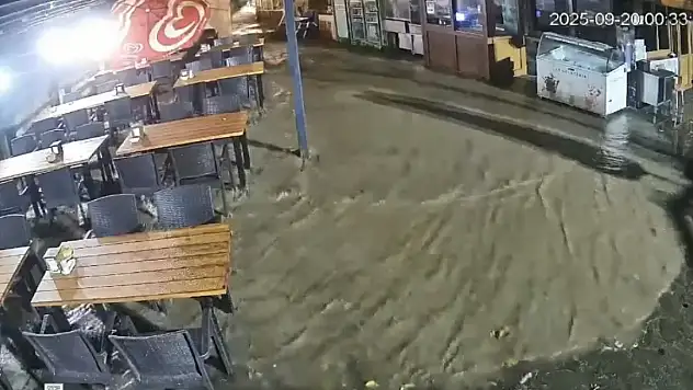 Rize'de sel sularının geldiği anlar ortaya çıktı! Her şey bir anda sular altında kaldı