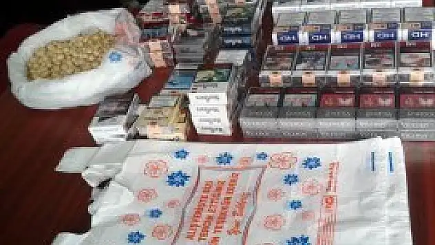 5 bin lira değerinde sigara ve kuru yemiş çaldılar