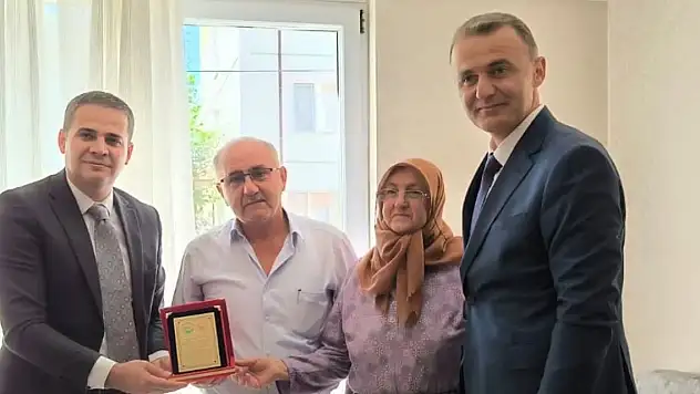 Konya'da örnek çiftlere plaket verildi