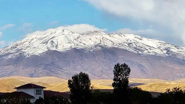 Süphan Dağı beyaza büründü
