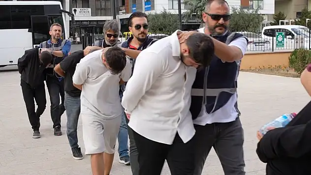 Şehit ailesini dolandıran 11 şüpheliden 10'u hakkında karar