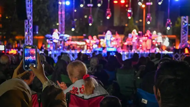 Binlerce Konyalı eşlik etti... 90'lar rüzgarı esti
