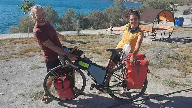 Dünya turuna çıkan Fransız çift Karapınar'da mola verdi