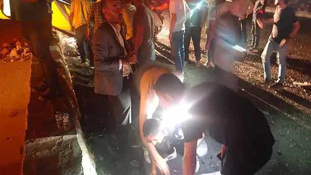 Hafif ticari araçlar çarpıştı: 1 ölü, 5 yaralı