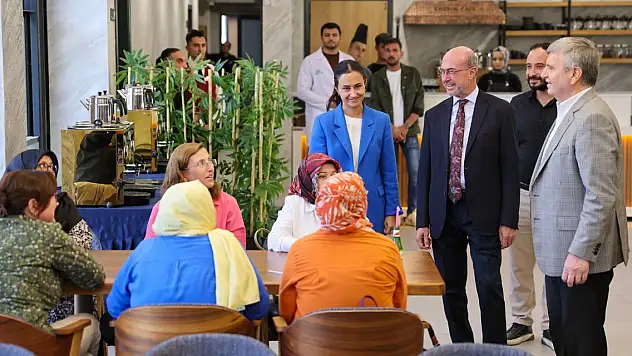 Pekyatırmacı ve Akyürek'ten esnaf ve saha gezisi