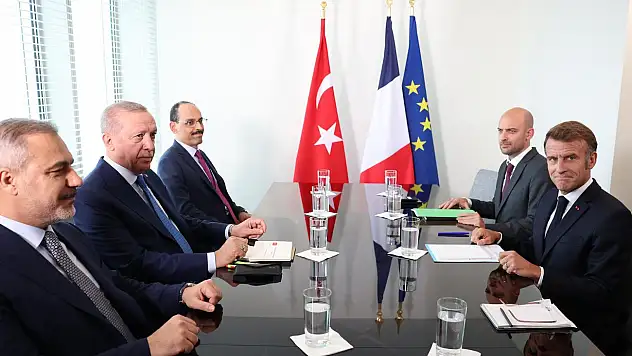 Cumhurbaşkanı Erdoğan'dan önemli görüşme! Macron ile görüştü