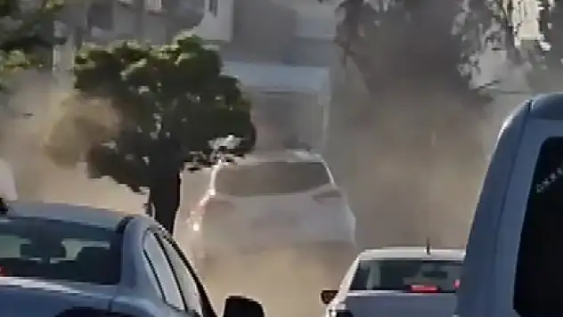 Çekici, önündeki 6 aracı biçti