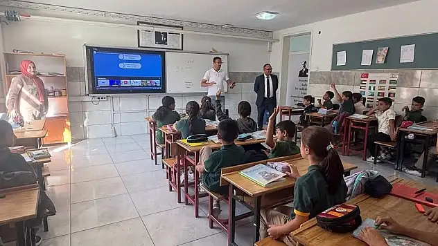 Konya'da öğrencilere MEBİ bireysel öğrenme platformu tanıtıldı