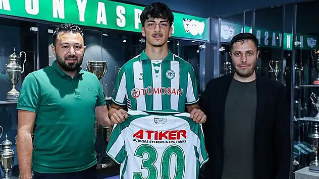 Konyaspor, İsmail Esat Buğa ile 3 yıllık sözleşme imzaladı