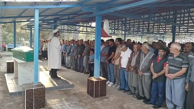 Yangında ölen nene ve torun yan yana toprağa verildi