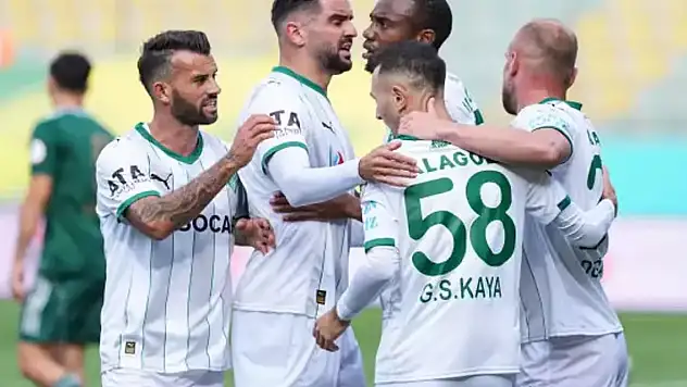 Deplasmanda flaş galibiyet! Gol düellosunda lidere 2-0'dan dönmek yetmedi!