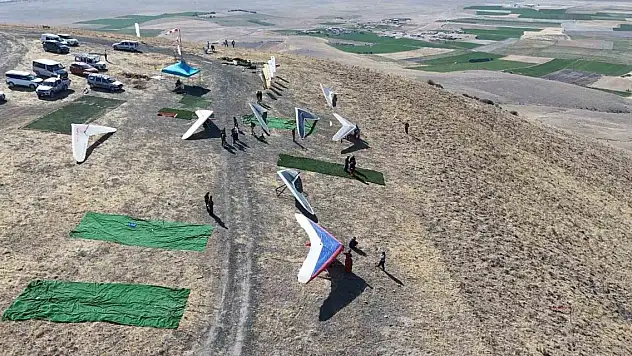 Karapınar Göktepe, Uluslararası Yelken Kanat Şampiyonası'na ev sahipliği yapıyor