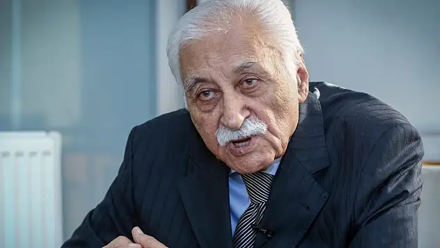 Şair ve yazar Yavuz Bülent Bakiler vefat etti