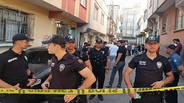 Boşanma aşamasındaki eşini öldürüp, intihar etti