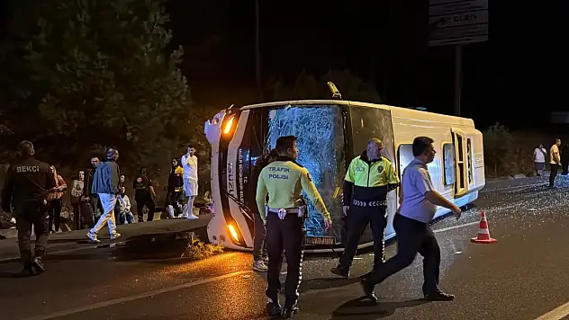 Yolcu otobüsü devrildi: Yaralılar var
