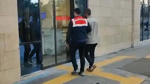 İzmir merkezli FETÖ operasyonu: 35 gözaltı