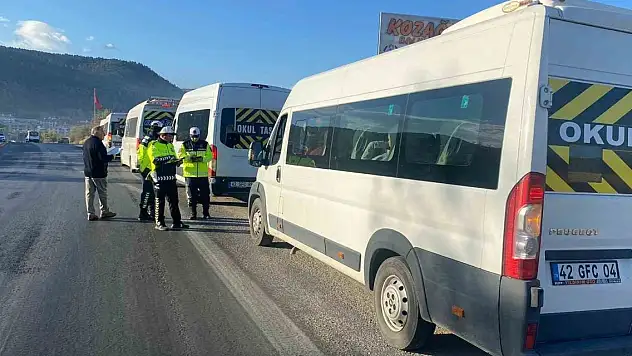 Konya Bozkır'da okul servislerine denetim gerçekleştirildi