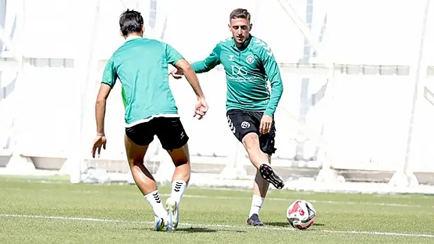 Konyaspor'da iyi haber: Bazoer antrenmanda
