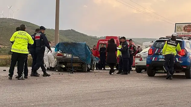 Öğrenci servisi ile otomobil çarpıştı: 2 ölü, 7 yaralı