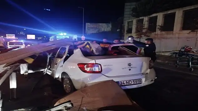 Otomobil bariyere girdi: 1 ölü