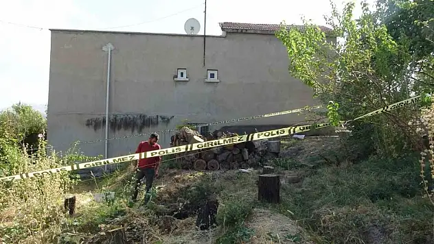 Kayısı bahçesinde obruk!