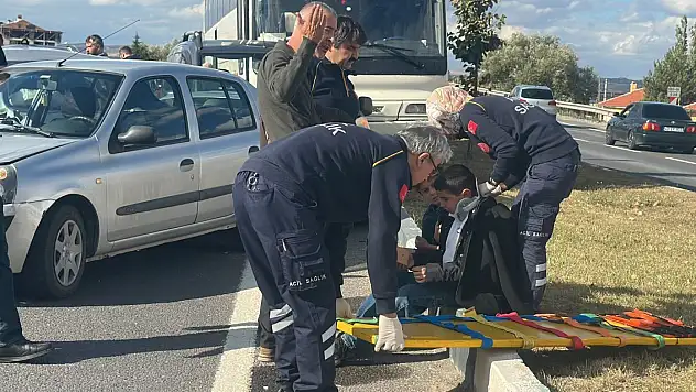 Otobüs, kırmızı ışıkta bekleyen 7 araca çarptı