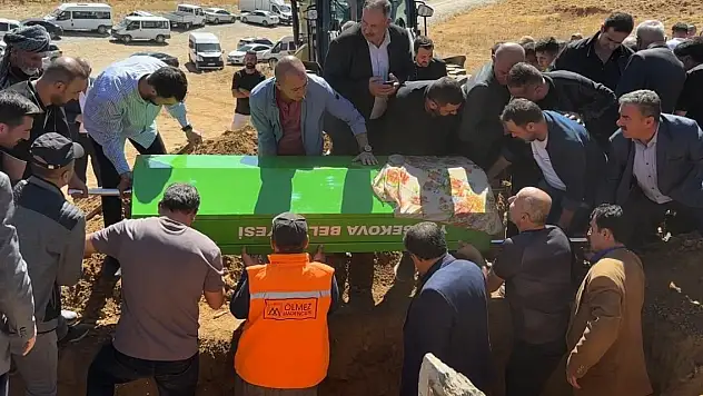 Yasa boğan acı: 15 yaşındaki Arnisa Bozkurt toprağa verildi