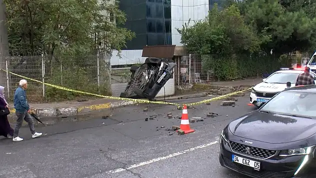 Kaldırımda yürüyen yayaya otomobil çarptı 1 ölü 2 yaralı