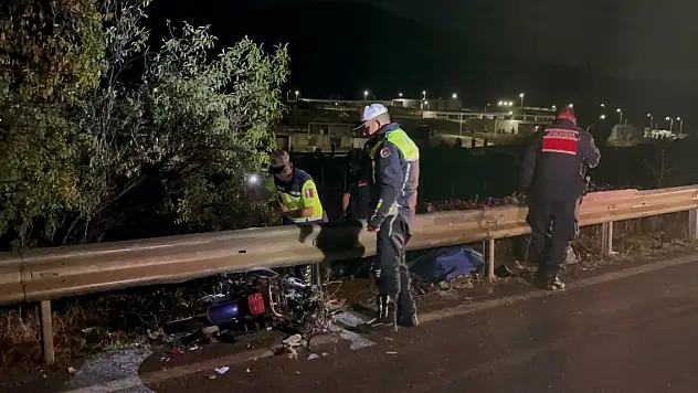 Kamyonet ile elektrikli bisiklet çarpıştı: 1 ölü, 1 yaralı