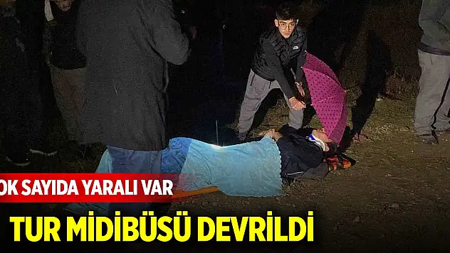 Tur midibüsü devrildi: Çok sayıda yaralı var