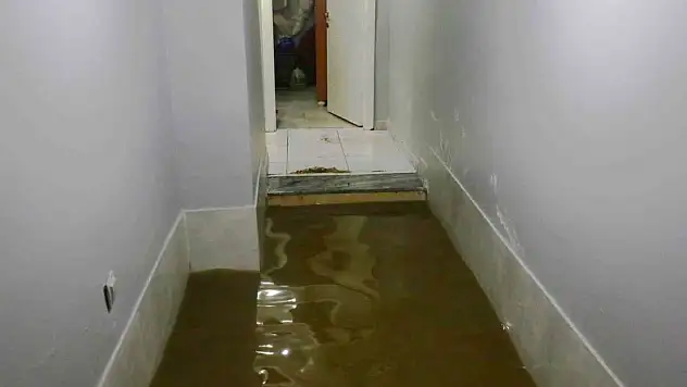 Atık borusu evine taştı!