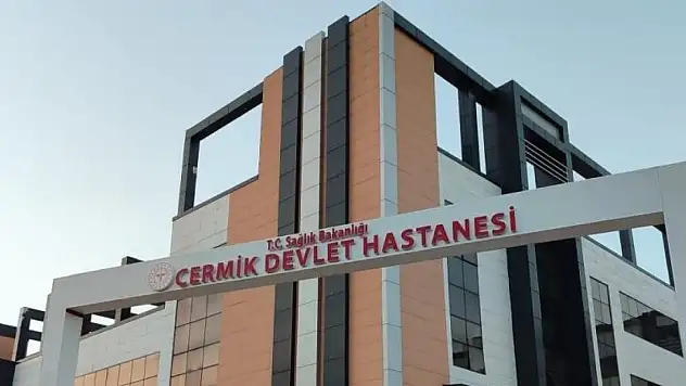 Motosikletli şahıs, araçtan indirdiği kadını bıçaklayıp kaçtı