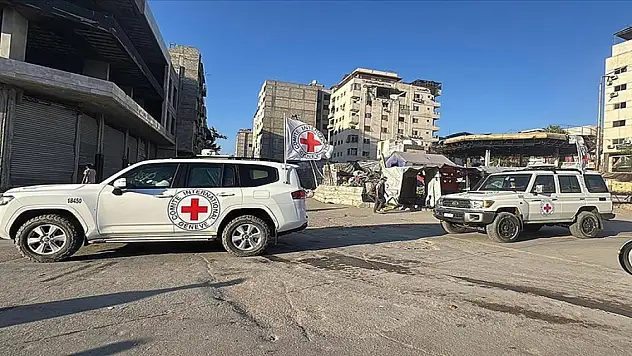 Hamas, İsrailli esirleri Kızılhaç heyetine teslim etmeye başladı