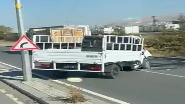 Hafriyat kamyonu ile kamyonet çarpıştı: 1 ölü