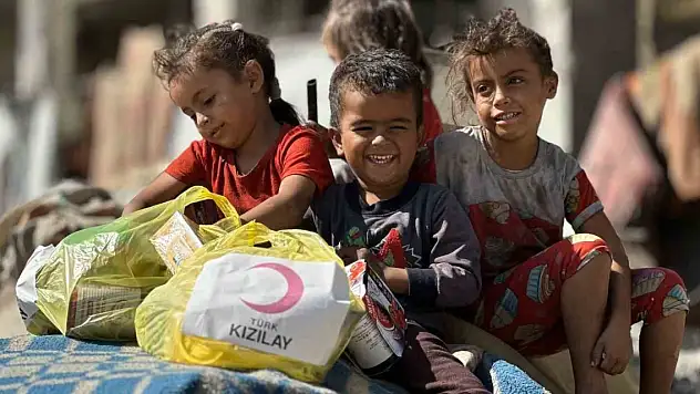 Kızılay Gazze'de gıda yardımlarını sürdürüyor