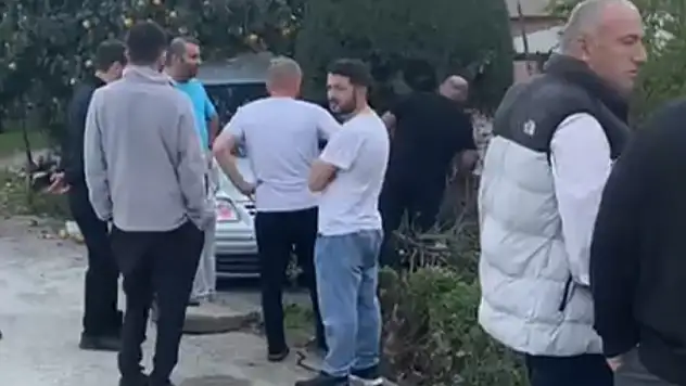 Durakta beklerken hafif ticari aracın çarptığı kadın öldü